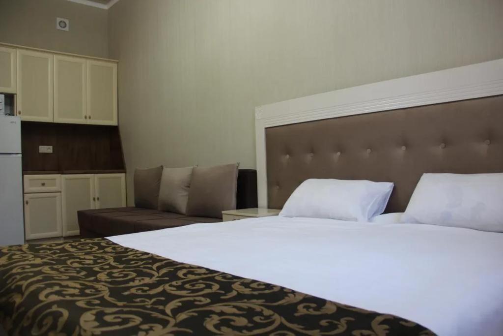 Gold Boutique Hotel Алматы Экстерьер фото